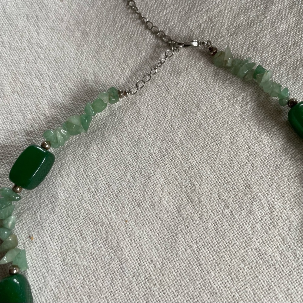 Vintage H.D.N.Y. Green Adventurine Necklace. Crystal Chips and Barrel Beads - Picture 9 of 12